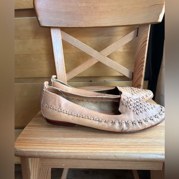 Vintage Flat Embroidered Leather Shoes - Caramel Tan Colour 🫶🏻 - Picture 3 of 4